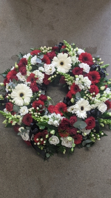 Red & White Wreath